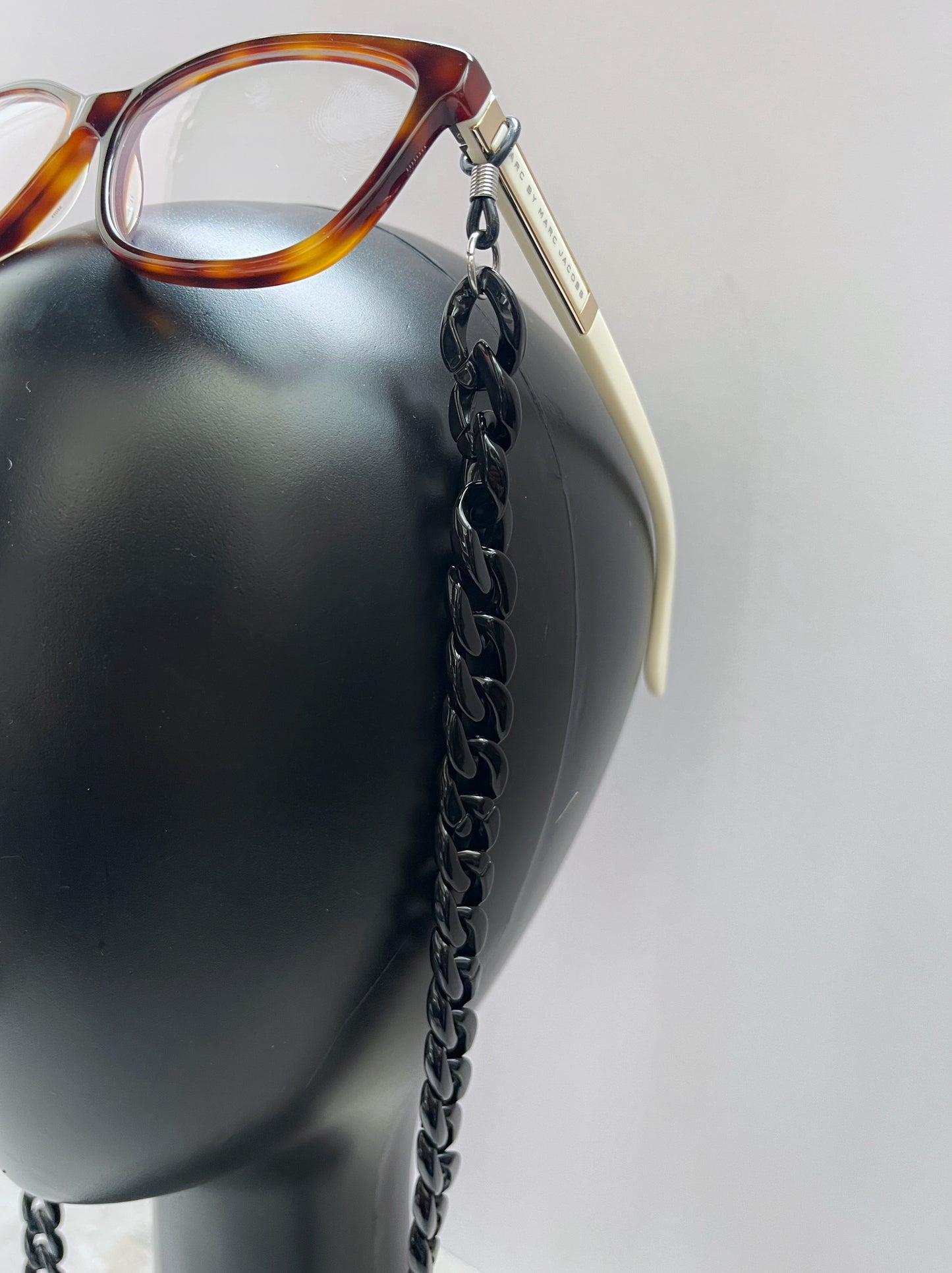 Lynkylynks eyewear chain works with most glasses—no need for special attachments
Available in multiple colours and designs
Lynkylynks are stylish glasses chains, durable for hands-free convenience
Perfect for busy lifestyles, our glasses accessories are made with love in the UK