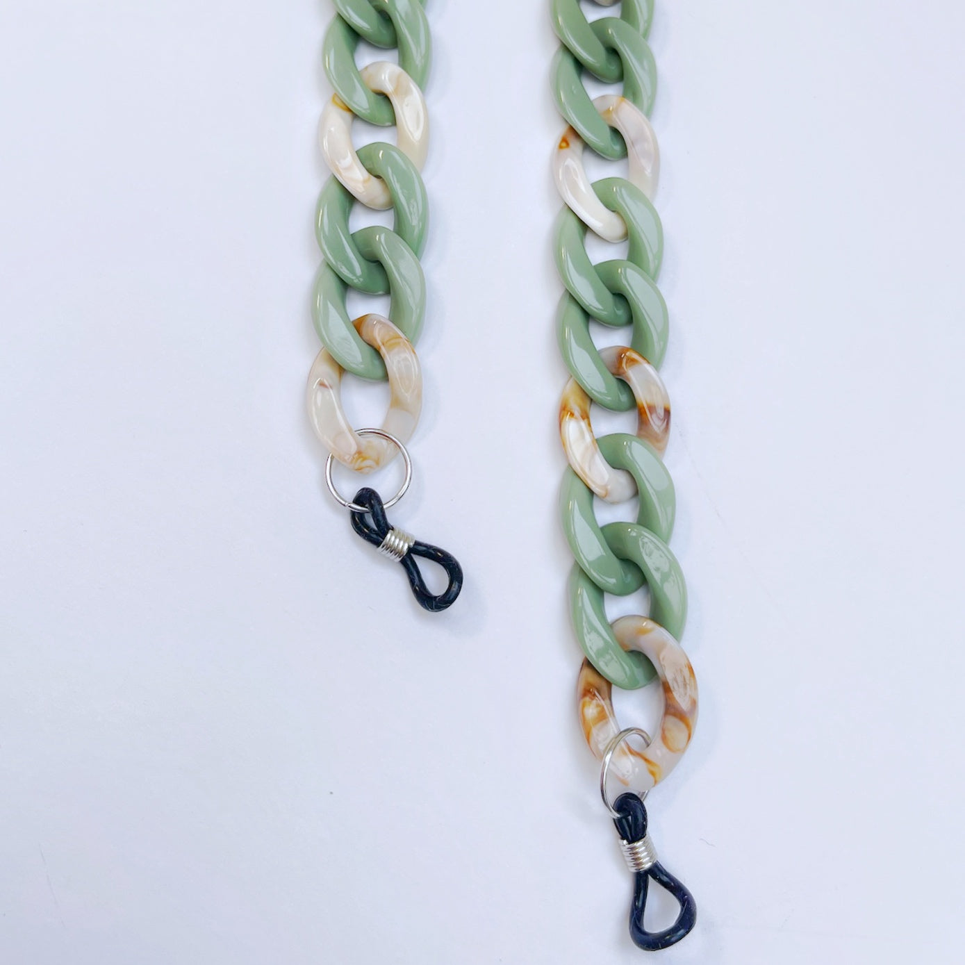Lynkylynks eyewear chain works with most glasses—no need for special attachments
Available in multiple colours and designs
Lynkylynks are stylish glasses chains, durable for hands-free convenience
Perfect for busy lifestyles, our glasses accessories are made with love in the UK