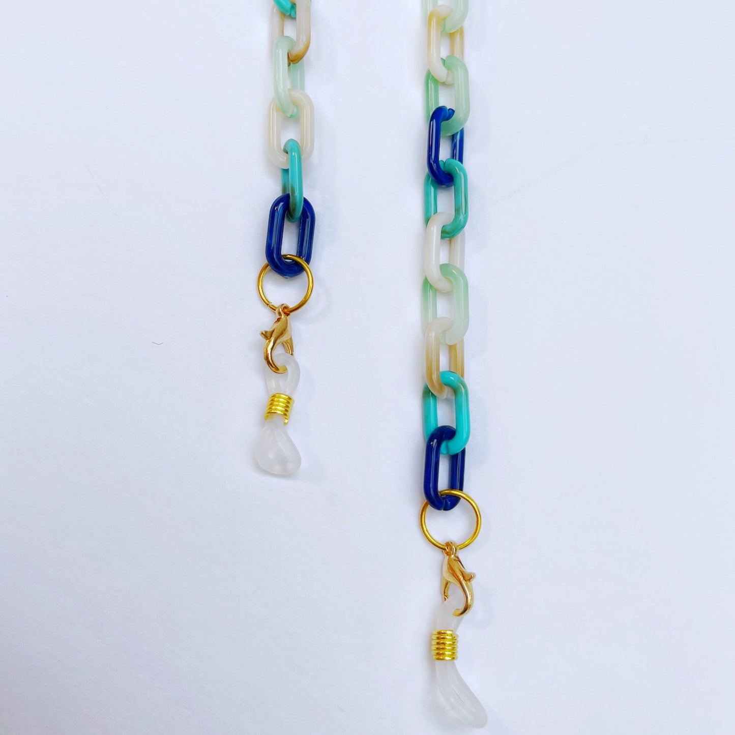 Lynkylynks eyewear chain works with most glasses—no need for special attachments
Available in multiple colours and designs
Lynkylynks are stylish glasses chains, durable for hands-free convenience
Perfect for busy lifestyles, our glasses accessories are made with love in the UK